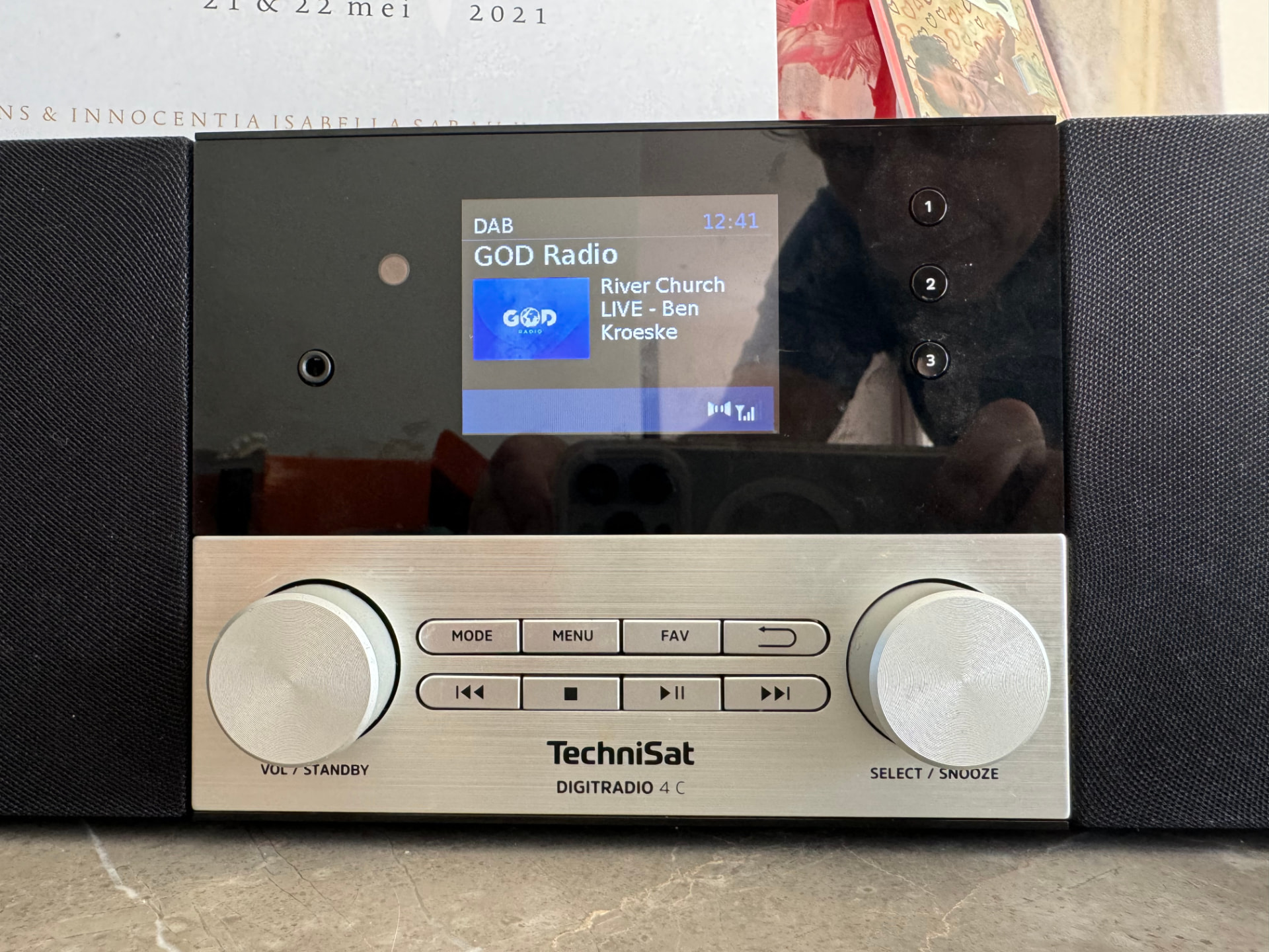 DAB+-radio met GOD Radio op het display